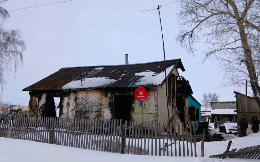 Фото В Новосибирской области опубликованы страшные кадры после гибели двух детей в пожаре 2